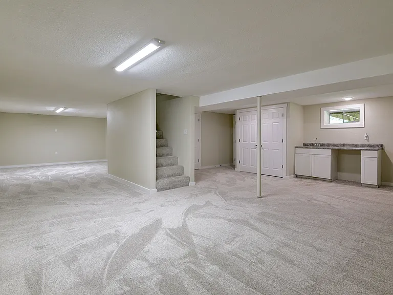 1137 W Main St — Photo 23