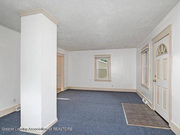 5th image of 2921 Westmont Ave