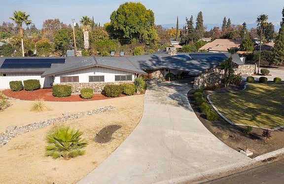 4th image of 3044 W Iris Ave