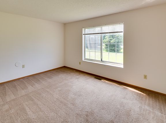 5th image of 300 E Orchard St #F487ca74a