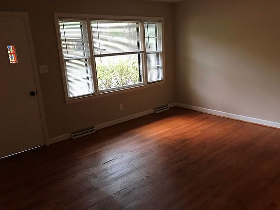 5th image of 251 Allison Dr