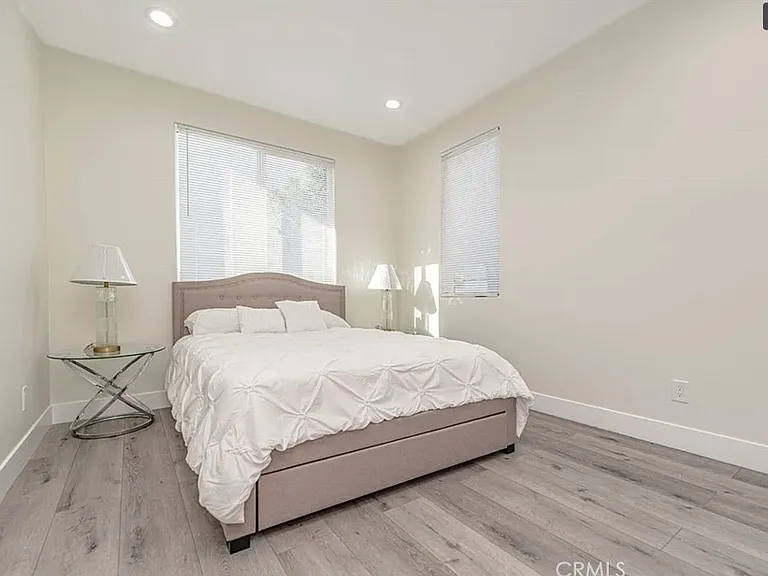 1836 1/2 Clyde Ave — Photo 7