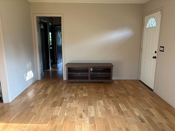 4th image of 801 Village Ct