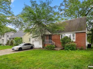 216 Stuyvesant Rd, Teaneck, NJ 07666