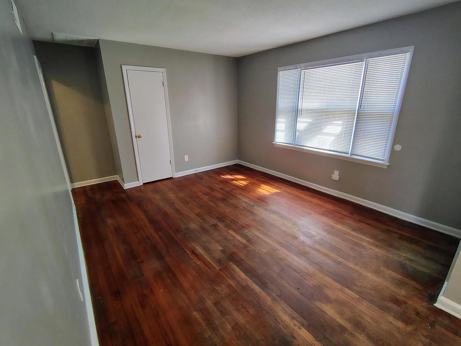 3 bed, 1.5 bath, 1277 sqft, $1,095 — Photo 3