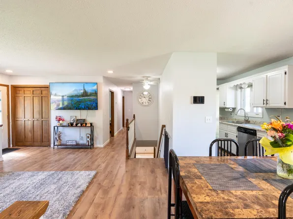 2855 Ivy St S, Cambridge, MN 55008