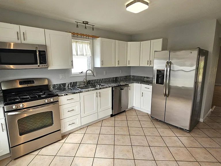 33 Cooks Ct — Photo 2