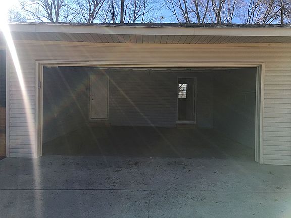 5th image of 405 Hillmont Cir NW