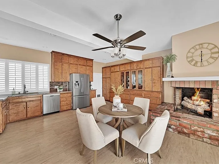 714 Oceanview Dr — Photo 2