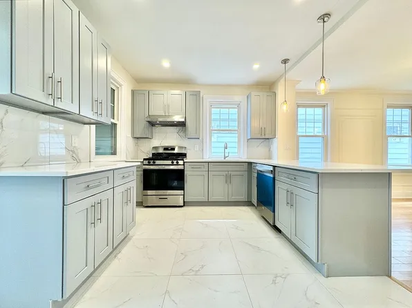 6269 Austin St, Rego Park, NY 11374