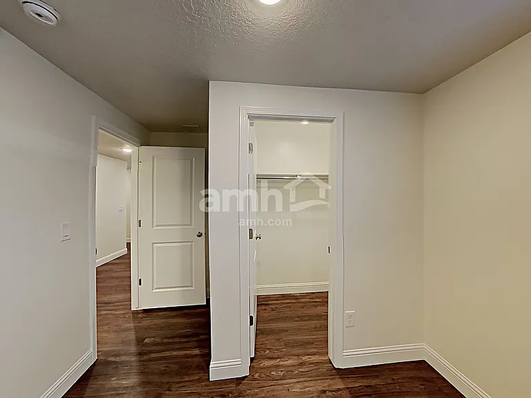 1436 E Allen Ln — Photo 18