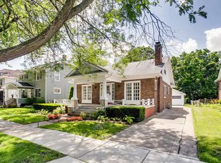 830 Penn Ave, Aurora, IL 60506