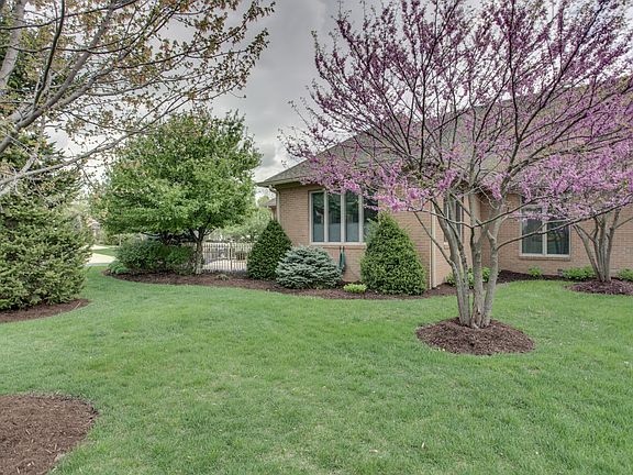 4th image of 1580 Hazelwood Ct W