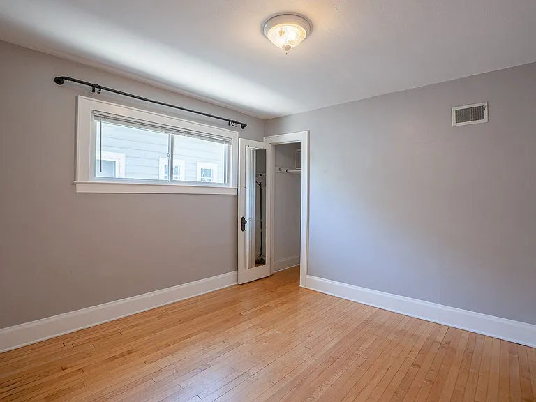523 E Henry Clay St — Photo 10