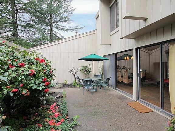 2nd image of 1103 Commons Dr