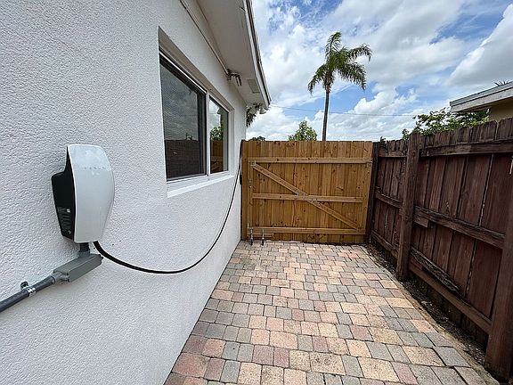 2nd image of 510 NE 178th St