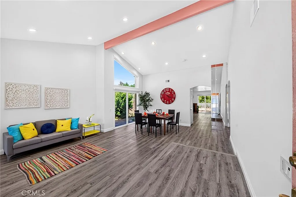 3 bed, 2.0 bath, 1703 sqft, $4,150 — Photo 3