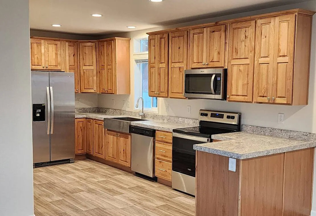 3 bed, 2.0 bath, 988 sqft, $1,945 — Photo 2