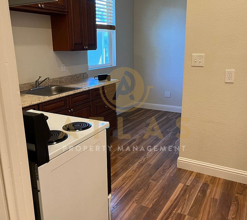 1st image of 521 N Van Buren St APT C