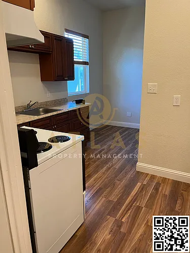 521 N Van Buren St #C Photo 1