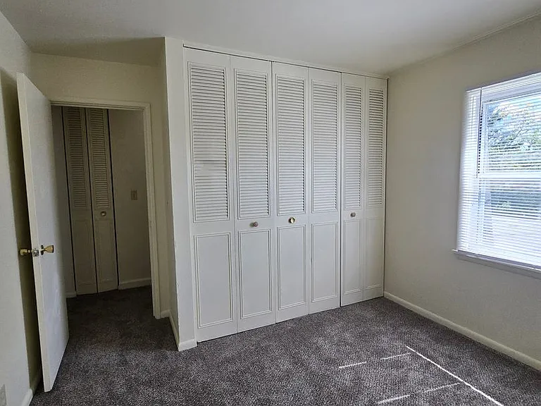 Mulford Park Apartments — Photo 38