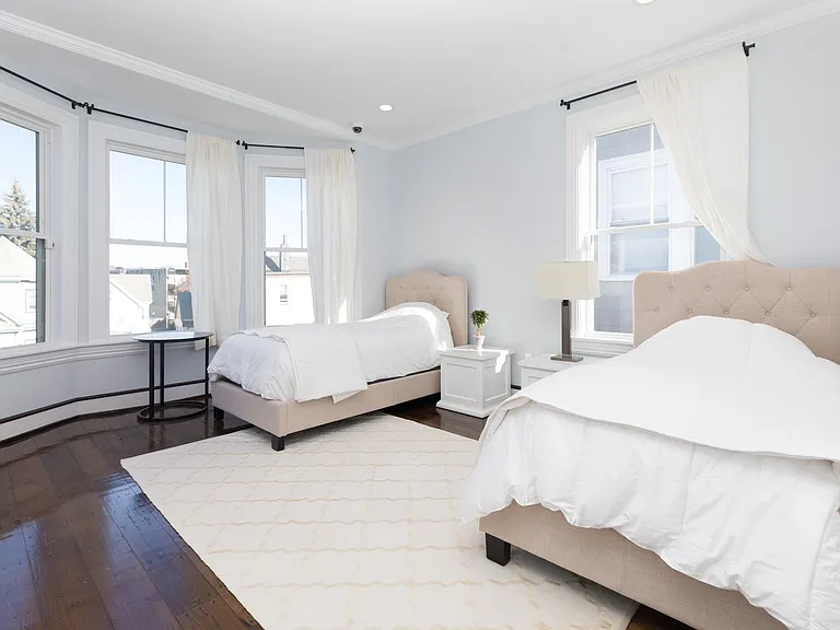 27 Howland St #Penthouse 1 — Photo 21