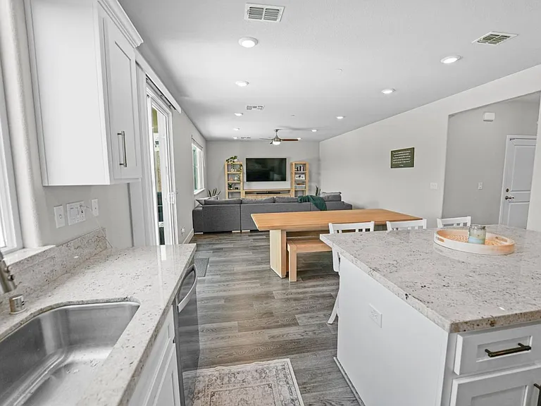 499 Red Sand Ct — Photo 6
