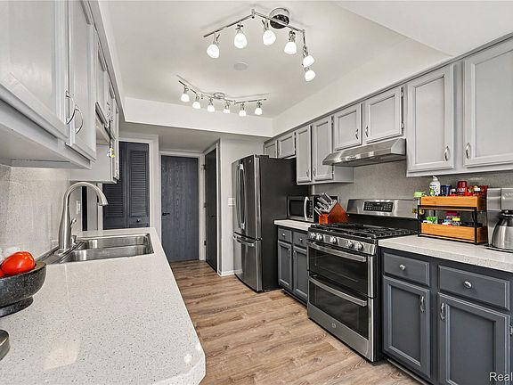 3rd image of 412 Meadow Bridge Dr