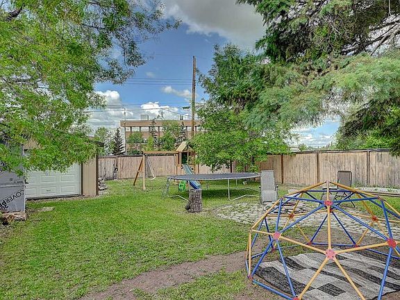 4th image of 9624 E Hillcrest Dr