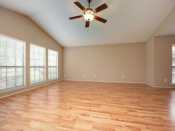 4th image of 1822 Valley Glen Ct