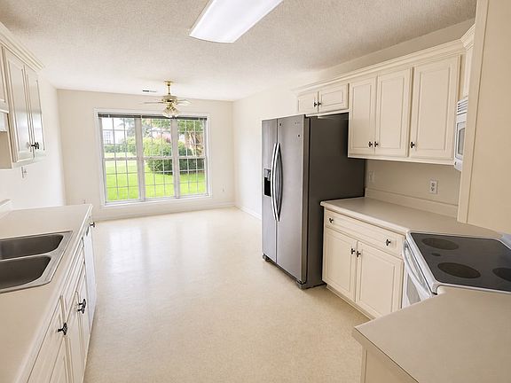 4th image of 108 Pin Oak Dr