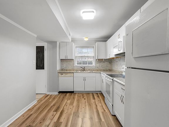 5th image of 121 King George Ct