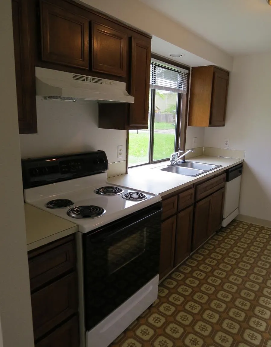 2 bed, 1964 sqft, $1,300 — Photo 4