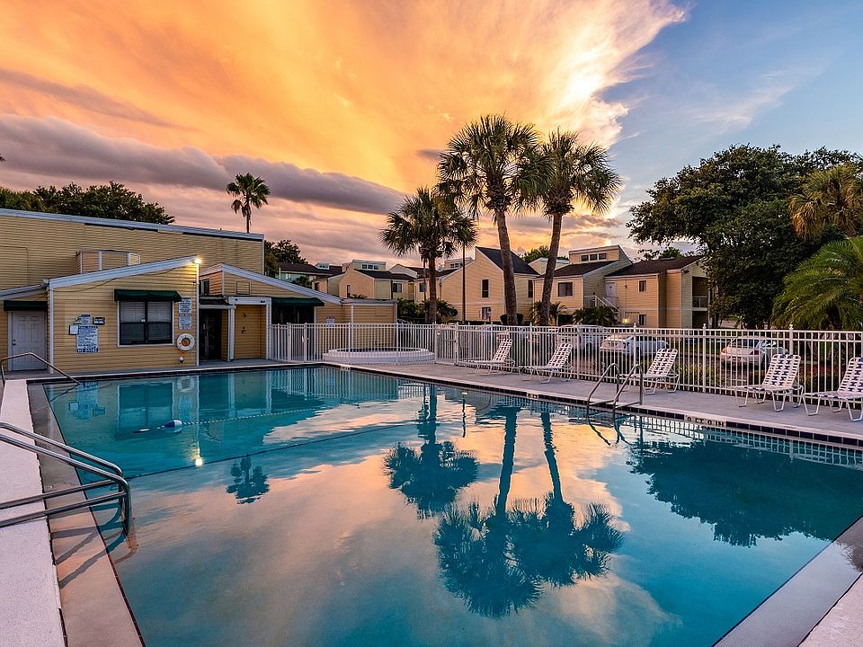 Sunset Swimming Pool at The Retreat