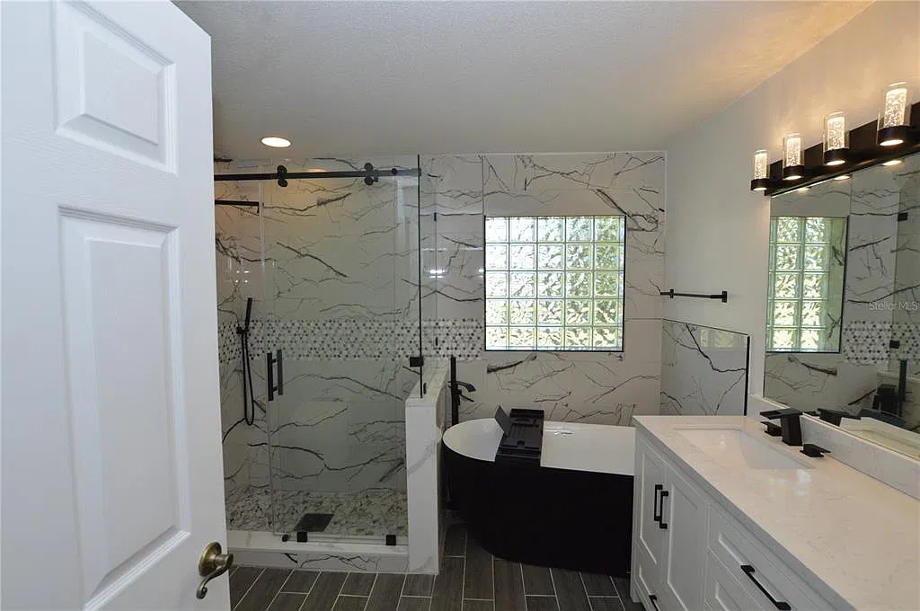 4 bed, 2.0 bath, 2077 sqft, $2,600 — Photo 4
