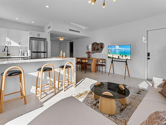 3rd image of 1144 SW 4th St APT 8