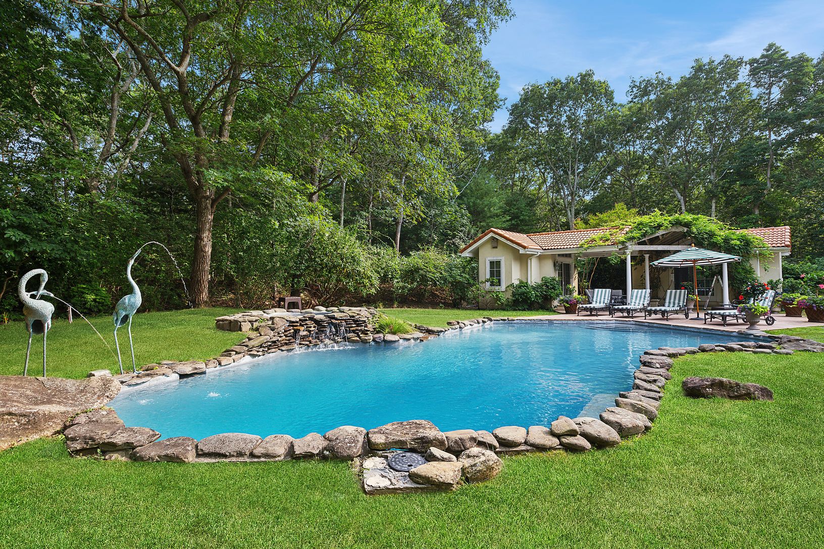  Gunite pool with twin poolside cottages