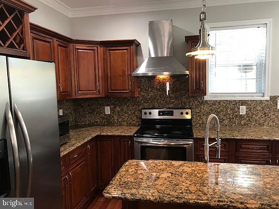 4th image of 853 W Lombard St