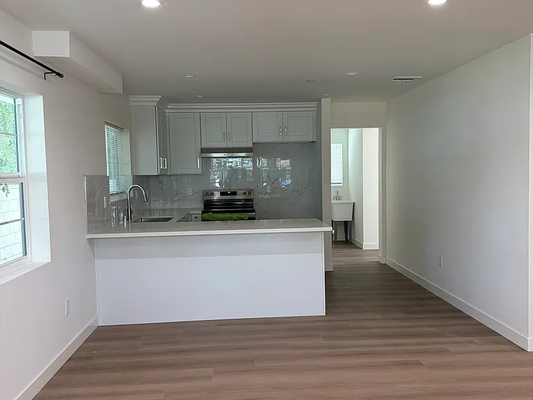 132 W Center St — Photo 8