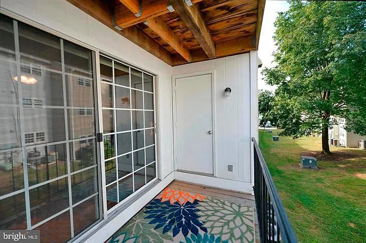 109 Fort Evans Rd SE #C — Photo 16