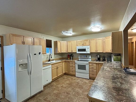 2nd image of 825 Andrew St #A