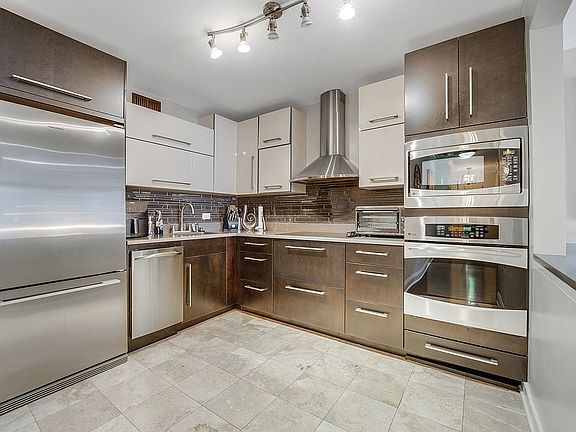 2nd image of 200 N Dearborn St Unit 2006
