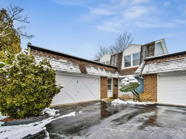 8 Brookton On Auburn, Rolling Meadows, IL 60008