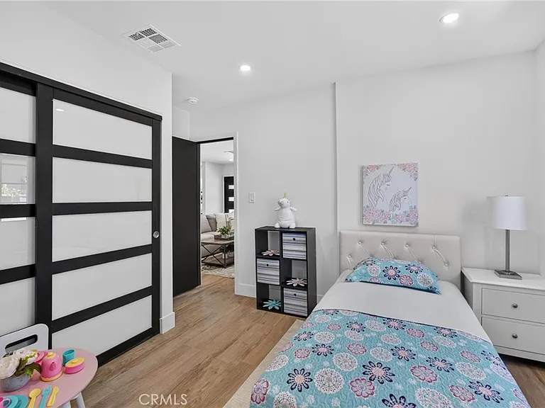 1223 W 23rd St — Photo 18
