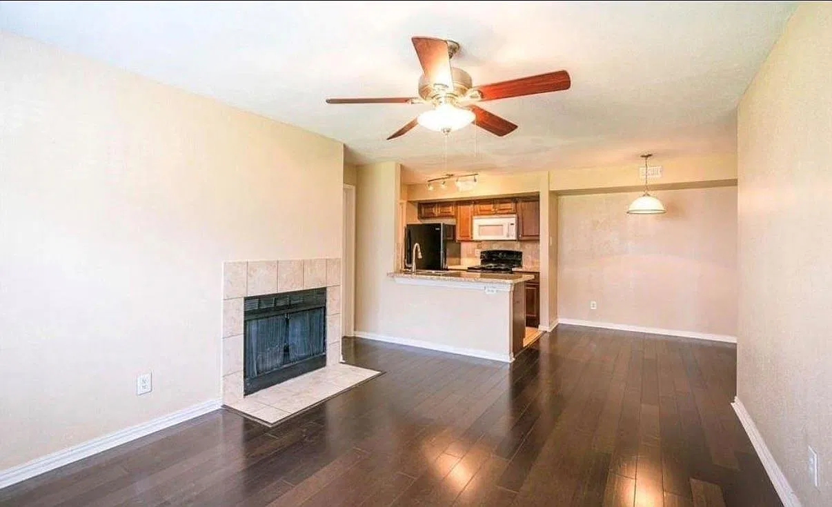 2 bed, 2.0 bath, 856 sqft, $1,350 — Photo 4