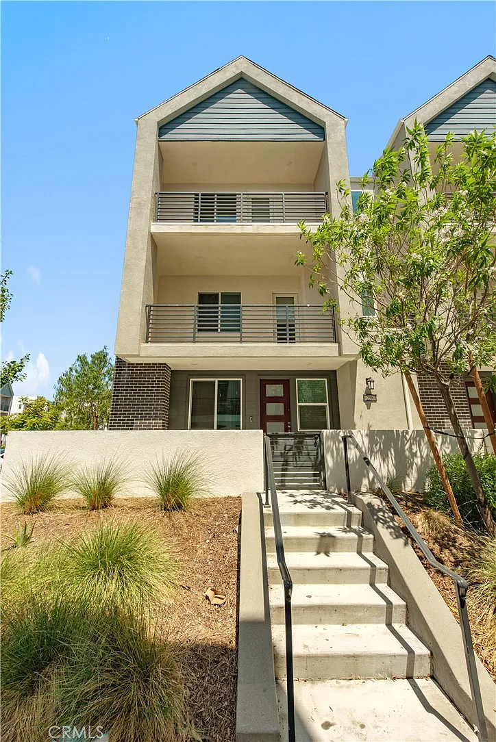 4 bed, 3.5 bath, 2111 sqft, $5,200 — Photo 2