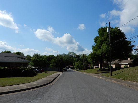 Exterior Neighborhood (street photo)
