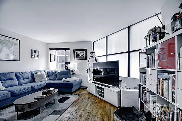 Rented by Urbane Brokerage | media 22