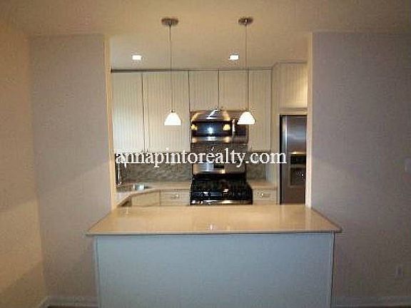 OPEN BREAKFAST NOOK