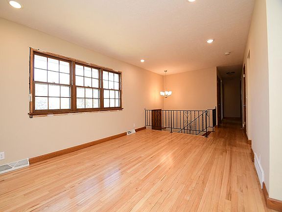 4th image of 5411 S 122nd St
